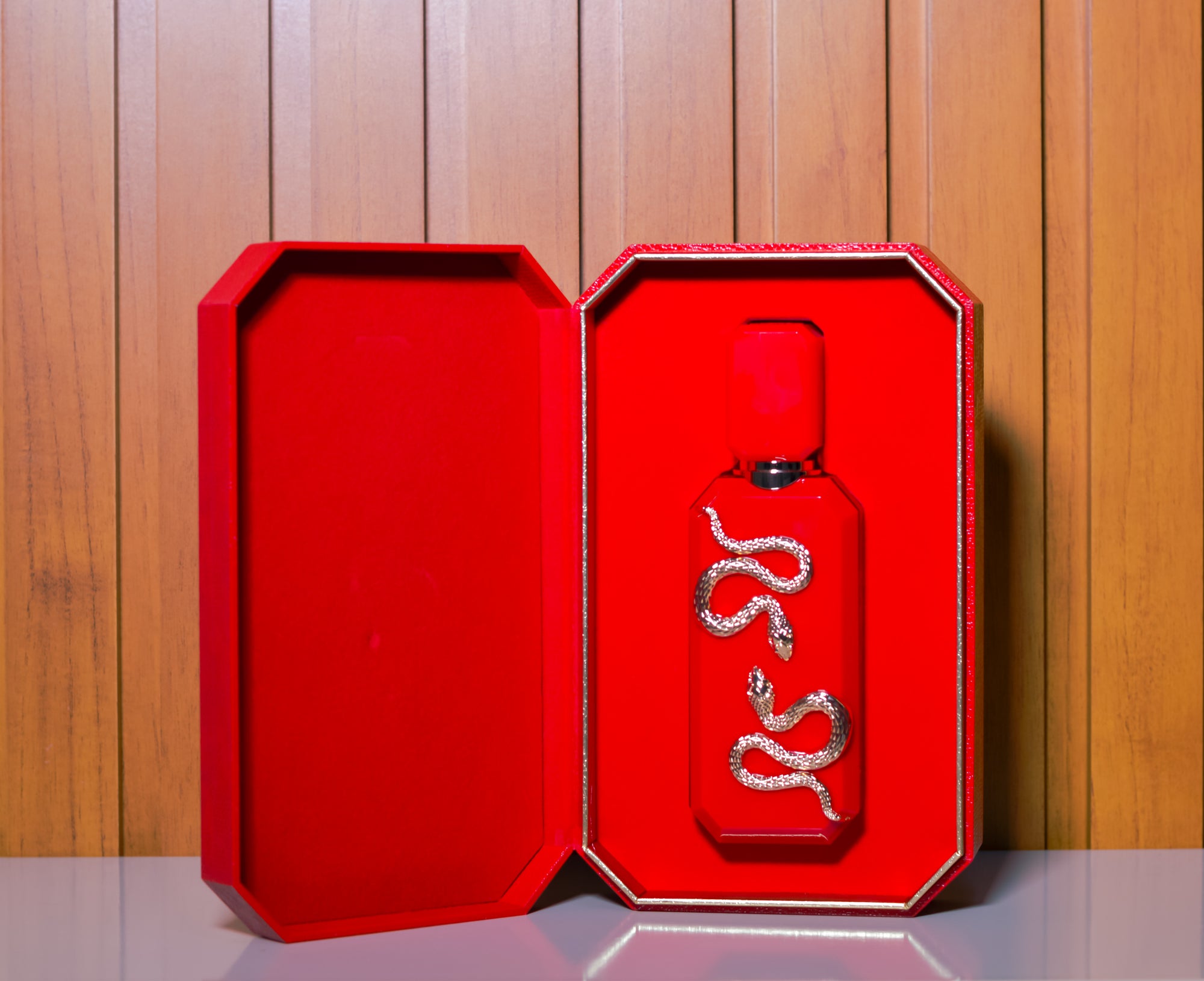 🌹 Perfume Feminino – French Avenue Veneno Scarlet Eau de Parfum 100ml